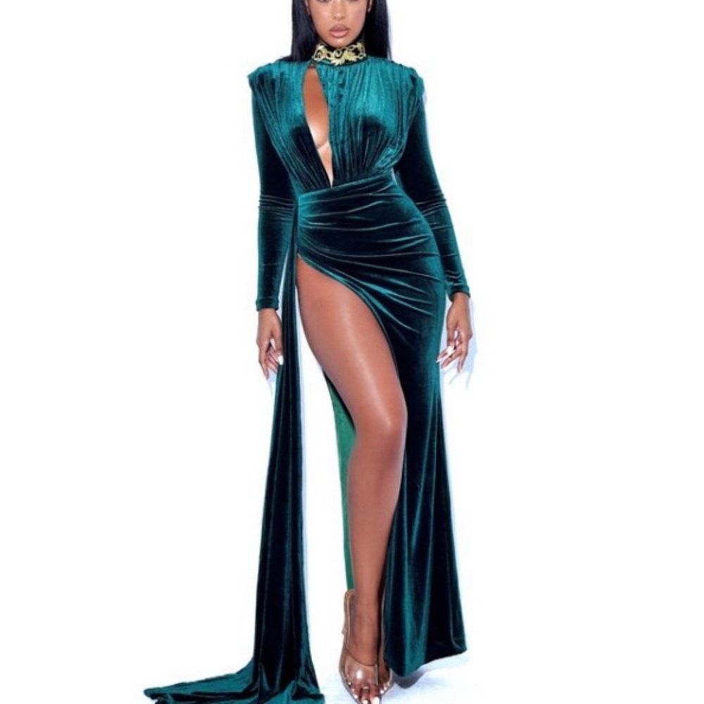 - Miss Circle Zenaida emerald green cutout high slit velvet gown.